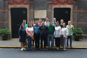 “不忘初心、牢记使命”主题教育专题学习暨党委中心组第六次（扩大）学习活动瞻仰中共一大会址 (4).JPG