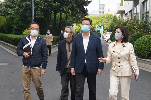 市住建委总工程师刘千伟一行来到学校检查指导新冠肺炎疫情防控工作 (22)_副本.jpg 市住建委总工程师刘千伟一行来到学校检查指导新冠肺炎疫情防控工作 (22)_副本.jpg