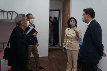 市住建委总工程师刘千伟一行来到学校检查指导新冠肺炎疫情防控工作 (27)_副本.jpg 市住建委总工程师刘千伟一行来到学校检查指导新冠肺炎疫情防控工作 (27)_副本.jpg